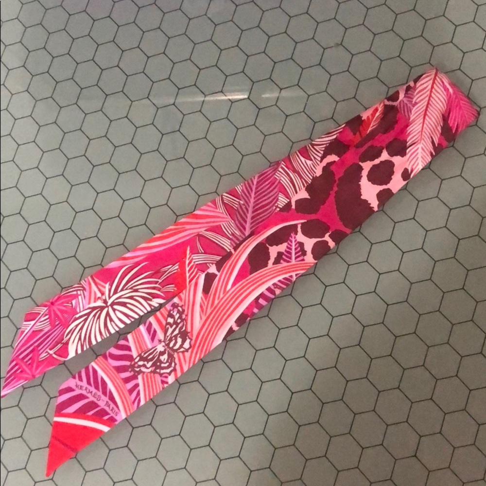 Hermès Twilly Scarf